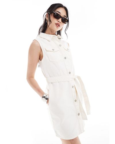 New Look – ärmelloses mini-hemdkleid aus denim - Weiß