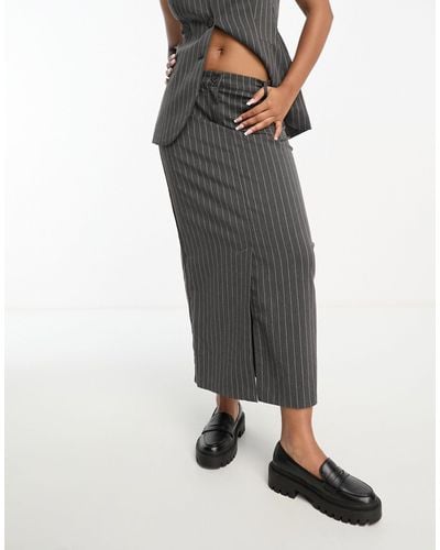 Monki Mix & match - jupe longue à fines rayures - Gris