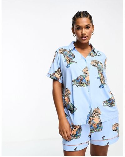 Chelsea Peers Curve - pyjama avec top boutonné à col v et short en polyester à imprimé tigre lotus - Bleu