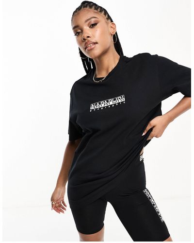 Napapijri Camiseta negra holgada con recuadro del logo box - Negro