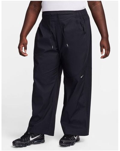 Nike Plus Essential Woven High Rise Trouser - Black