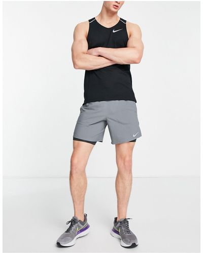 Nike Stride 2-in-1 7 Inch Shorts - Gray