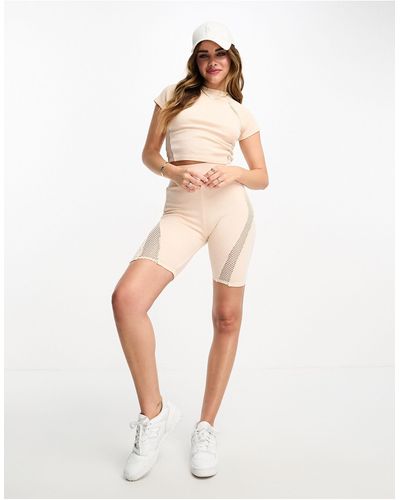 Miss Selfridge Pantaloncini leggings color albicocca con pannello modellante a rete - Bianco