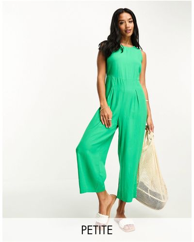 Vero Moda Tuta jumpsuit effetto lino a fondo ampio con pieghe sul davanti allacciata sul retro - Verde