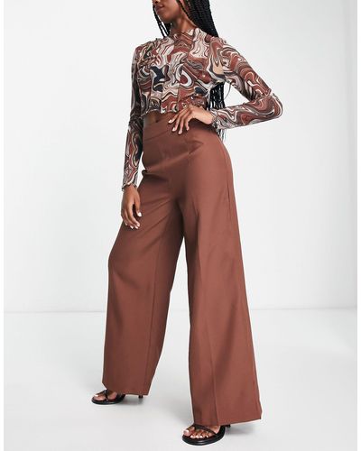 In The Style X perrie sian - pantalon large ajusté à fente latérale - marron - Orange