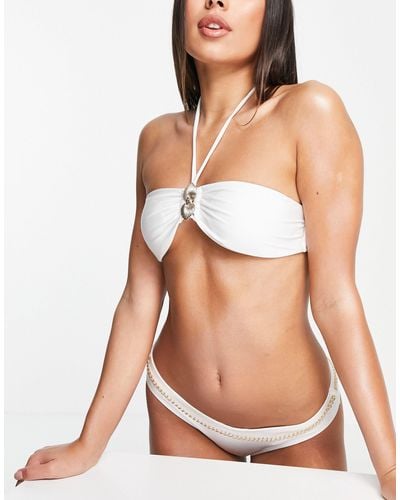 River Island Top bikini a fascia con finiture a forma di conchiglia - Bianco