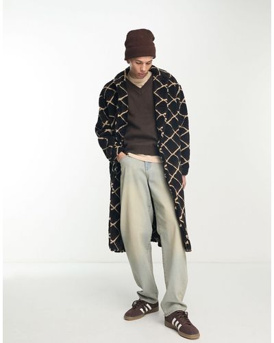 ASOS Manteau style pilote ultra oversize aspect laine à monogramme - Marron