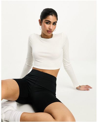NA-KD Round Neck Ribbed Long Sleeve Crop Top - White