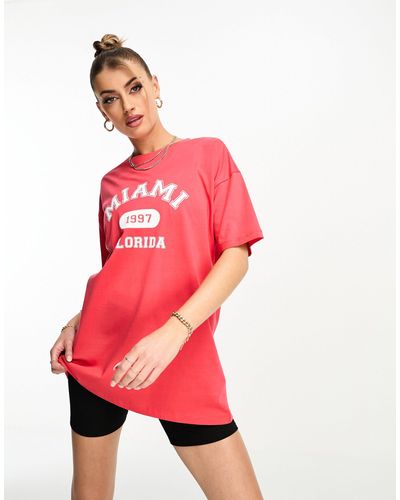 Threadbare Miami - coordinato con pantaloncini e t-shirt oversize rossa con scritta - Rosso