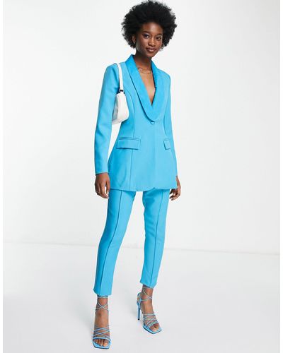 In The Style X lorna luxe - pantalon court d'ensemble coupe ajustée - Bleu