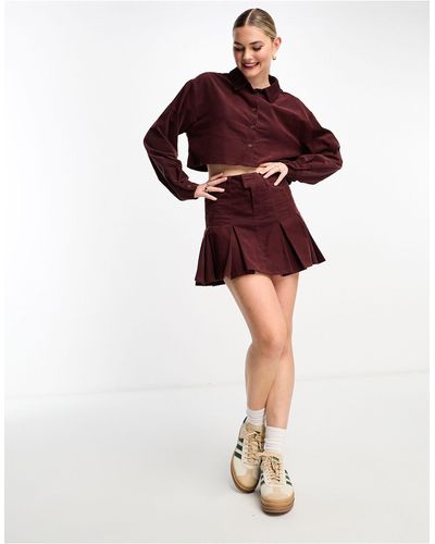 ASOS Mini-jupe plissée en velours côtelé - bordeaux - Rouge
