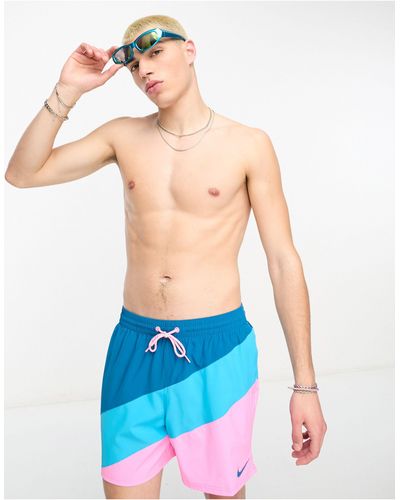 Nike Explore volley - pantaloncini da bagno da 5" color block diagonale e rosa - Blu