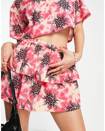 Collusion Mini-jupe d'ensemble à froufrous avec imprimé soleil effet tie-dye - Rose