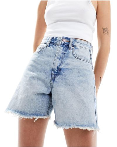 Pull&Bear Short long en jean à ourlet brut et taille haute - clair - Bleu