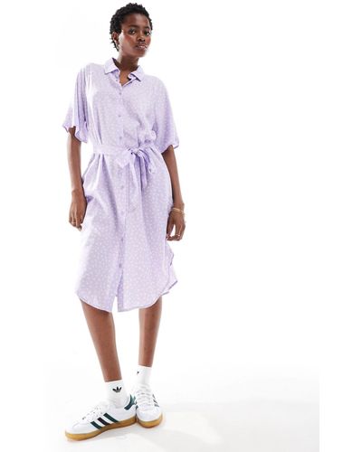 Monki Robe chemise mi-longue à taille nouée - imprimé à petites fleurs - Violet