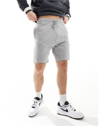 ASOS Pantalones cortos ajustados en gris de-beis neutro