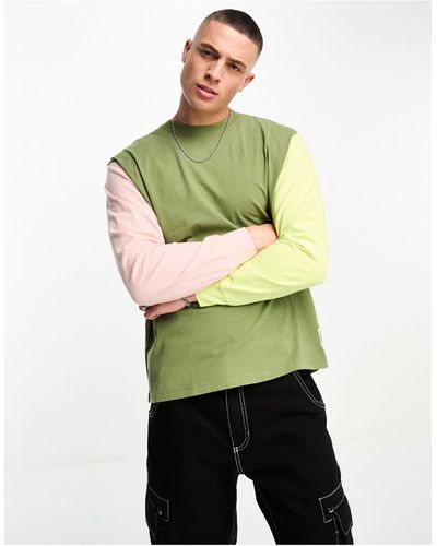 Levi's T-shirt a maniche lunghe color block con logo piccolo - Verde