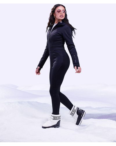 ASOS 4505 Tuta da sci nera con cintura con taglio skinny sulle gambe e cappuccio - Blu