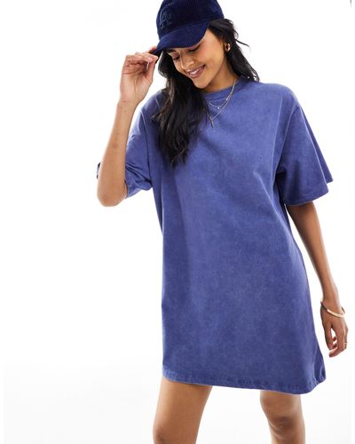 ASOS Robe t-shirt courte oversize - denim délavé - Bleu