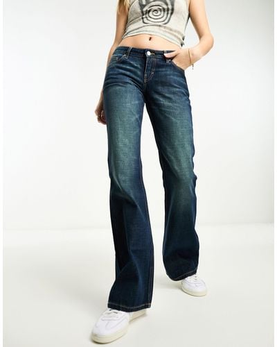 Weekday – nova – eng geschnittene bootcut-jeans mit niedriger taille - Blau