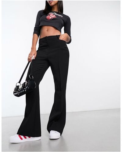 Forever New Selena - pantalon ajusté évasé à nervures - Noir
