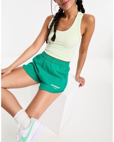 Superdry – code – sport-shorts aus sweat-stoff - Grün