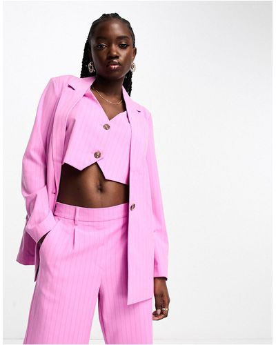 Vero Moda Blazer d'ensemble ajusté à fines rayures - Rose