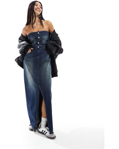 Miss Selfridge Vestito lungo di jeans a fascia con bottoni lavaggio effetto sporco - Blu