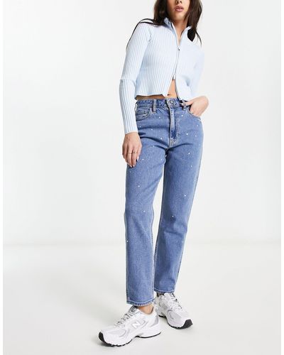 Hollister Mom jeans a vita alta con strappi sulle ginocchia e decorazioni lavaggio medio - Blu