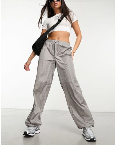 Daisy Street Pantalones gris plateado estilo paracaidista con cordón ajustable - Blanco