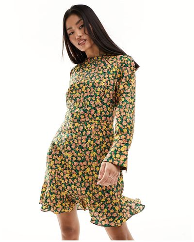 French Connection Aleezia - robe courte texturée avec manches longues à fleurs et volants - Vert