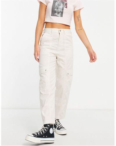 Miss Selfridge Pantalones cargo color con bolsillos laterales - Blanco
