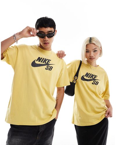 Nike Centre Logo Unisex T-shirt - Yellow