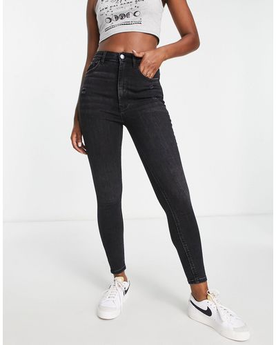 Stradivarius – eng geschnittene jeans - Schwarz