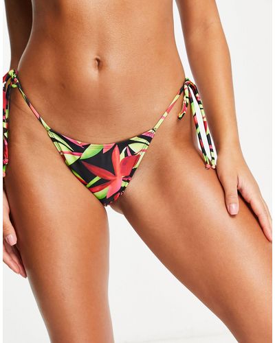 Public Desire Slip bikini sgambato con stampa a fiori con palme - Multicolore