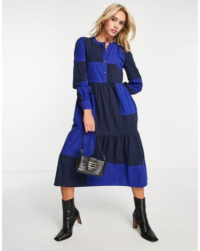 People Tree – midi-hängerkleid aus baumwolle mit knopfleiste und patchwork-design - Blau