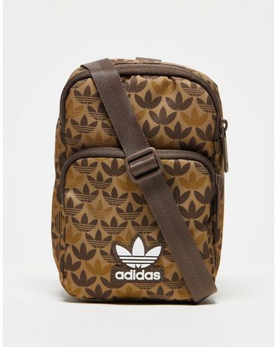 adidas Originals Bandolera pequeña con monograma - Metálico