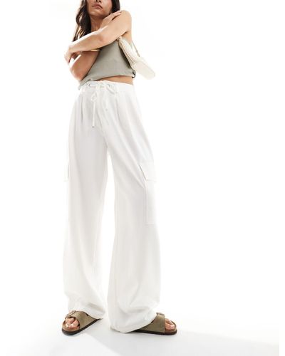 Stradivarius Tailored Pull On Trousers With Pocket Detail - White