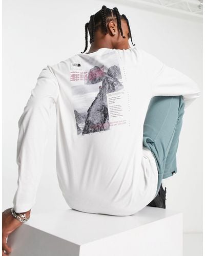 The North Face Exclusivité asos - - collage - t-shirt imprimé au dos à manches longues - cassé - Blanc
