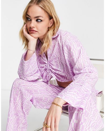 Vero Moda – bedrucktes hemd mit geraffter vorderpartie - Mehrfarbig