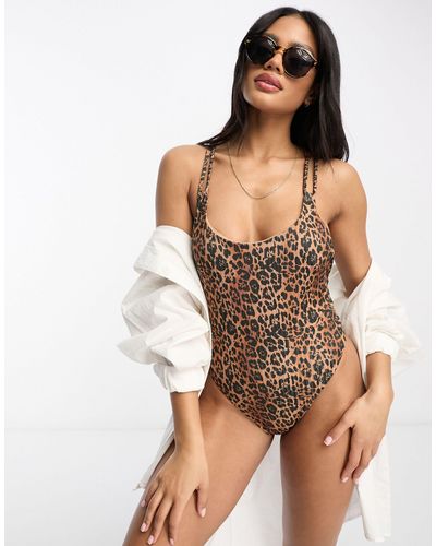 ASOS – badeanzug mit leoparden-animal-print, hohem beinausschnitt und gerippten riemchen - Mehrfarbig