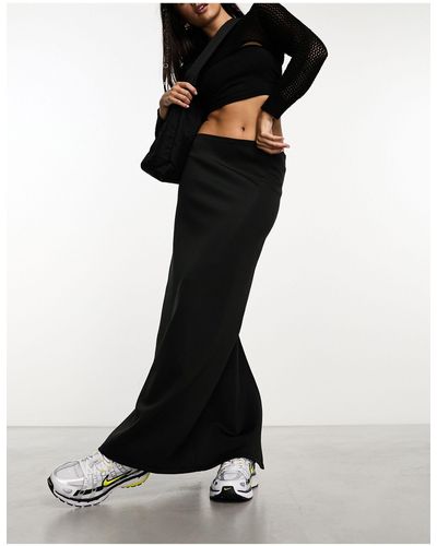 Weekday Falda semilarga negra con diseño minimalista - Negro