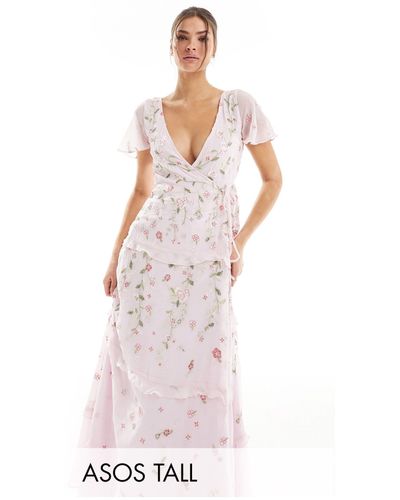 ASOS Asos design tall - vestito lungo da damigella avvolgente con maniche con volant rosa chiaro con ricami e decorazioni - Viola