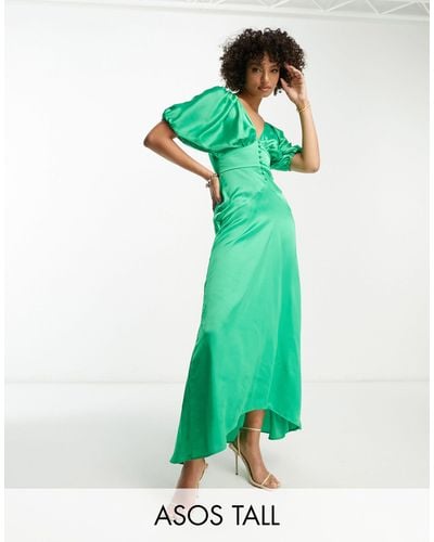 ASOS Asos design tall - robe satinée mi-longue à ourlet asymétrique avec manches chauve-souris et détail boutonné - émeraude - Vert