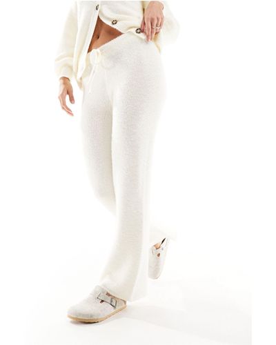In The Style Pantaloni soffici a zampa crema - Bianco