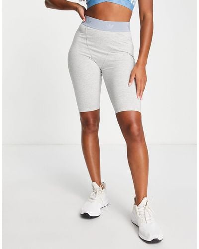 adidas Originals – luxe lounge – leggings-shorts - Weiß