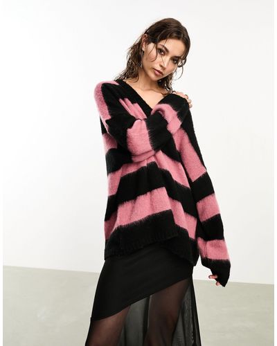 AllSaints In esclusiva per asos - - lou - maglione e rosa a righe con scollo a v - Bianco