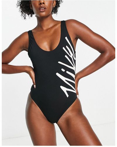 Monokinis et maillots de bain une pièce Nike pour femme | Réductions en  ligne jusqu'à 49 % | Lyst