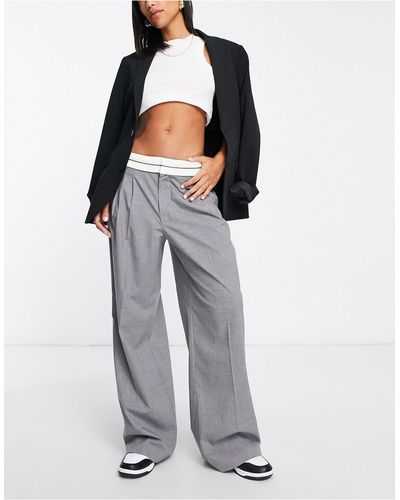 Stradivarius Pantalon ajusté à ceinture retournée - foncé - Gris