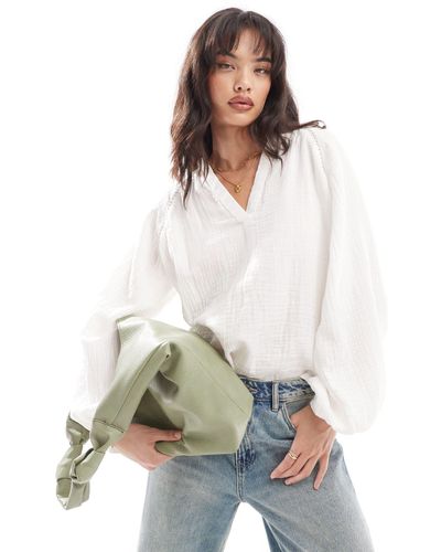 ONLY V Neck Cheesecloth Blouse - White